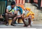 It's evident that Amar (@amarpatell) of India is enjoying this chat with a local Sadhu: pic.twitter.com/BxcWf34FVl