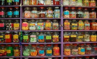 @boomergirl50 of Canada found a surprising place that was worth it--a store that was hiding the mother load of old-fashioned candy. When can I go? https://twitter.com/boomergirl50/status/539518595576111104/photo/1
