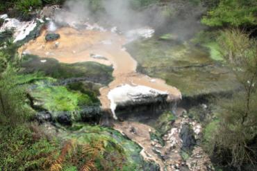 Would you ever see this landscape in a city? Marie-France Roy (@bigtravelnut) of Canada found this geothermal park in New Zealand: https://twitter.com/bigtravelnut/status/536980940900163584/photo/1