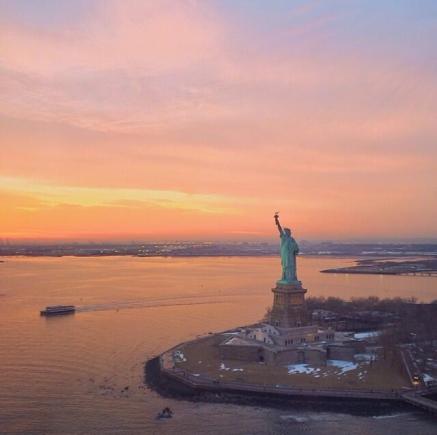 @passionpassp of the USA couldn't help but post this plane shot of Lady Liberty waving into the sunset: pic.twitter.com/mrOrKfTbFm