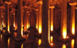 Paul Marshman (@Travel_boomer) of Canada showed off this mysterious snap of Istanbul's Basilica Cistern: pic.twitter.com/WiLWMQgy8N