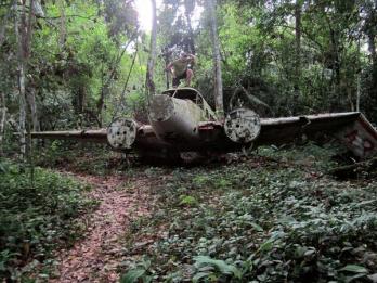 Co-host Savannah Grace (@Sihpromatum) of Holland found a hidden plane in the Suriname jungle. Overlooked, no? http://t.co/dCnqwbfbyY
