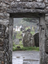 Suzanne (@philatravelgirl) of the USA got a lovely framing of this cemetery in Ireland: pic.twitter.com/vsmSKSilL8
