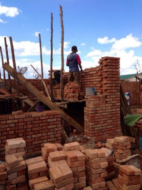 Sarah Hong (@sarahhong43) shows brick masters in Madagascar building a house. The art of brick making in underdeveloped countries is a grueling one, with each brick being meticulously created by hand under the hot sun. https://twitter.com/sarahhong43/status/509056818539413504/photo/1