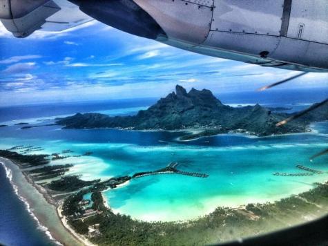 @Wandalusta caught this pretty beautiful shot over Bora Bora. Yes, I'm jealous: https://twitter.com/WandaLusta/status/531909478288211968/photo/1