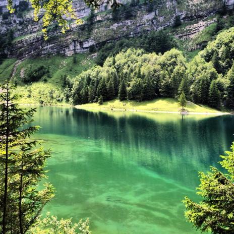 Hannah Marsala (@heelshikngboots) of Spain caught this amazing waterscape in Switzerland: https://twitter.com/heelshikngboots/status/542052702491254784/photo/1